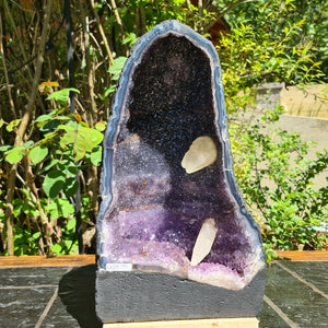 Amethyst Druse mit Calcit Spitzen Nr. 89