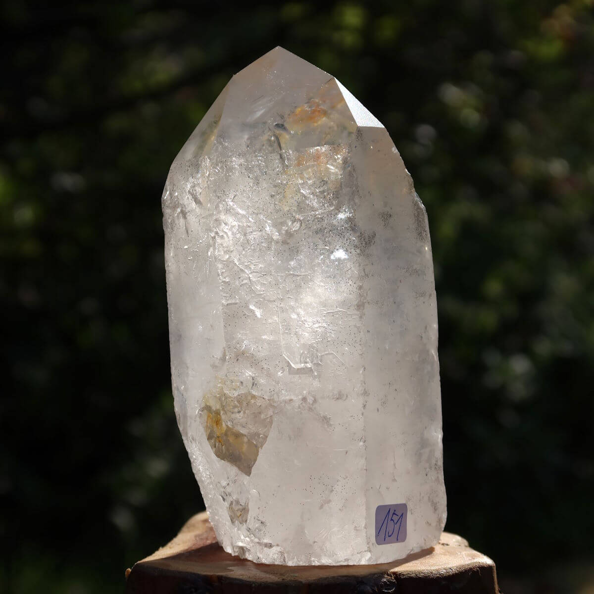 Polished quartz crystal point from Brazil - Unikat Nr. 151, ideal for clarity and meditation, size 11x5 cm.