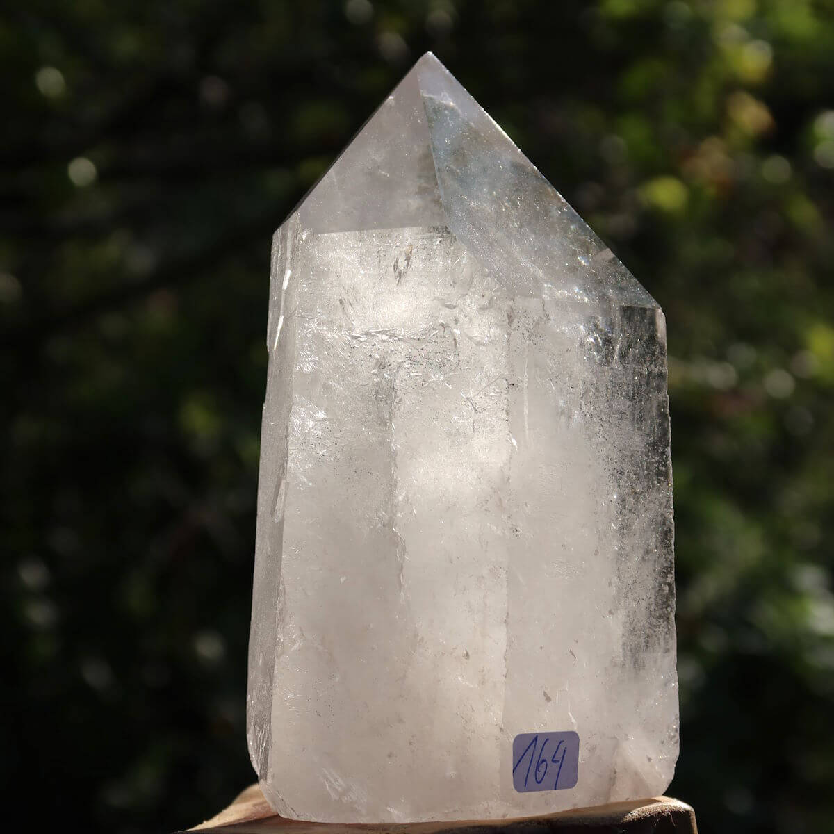 Bergkristall Quarz Spitze Unikat Nr. 164, 12x7 cm, poliert für Klarheit und Meditation, handgeschliffen Bergkristall aus Brasilien.