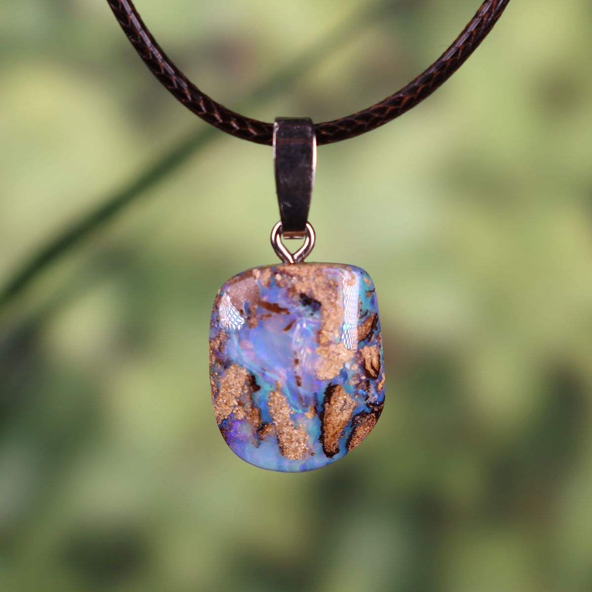 Boulder Opal Anhänger - Unikat Nr. 12 - Handgeschliffen - Echter Edelstein mit massiver Silberschlaufe - Größe 20x15mm - Freude und Leichtigkeit