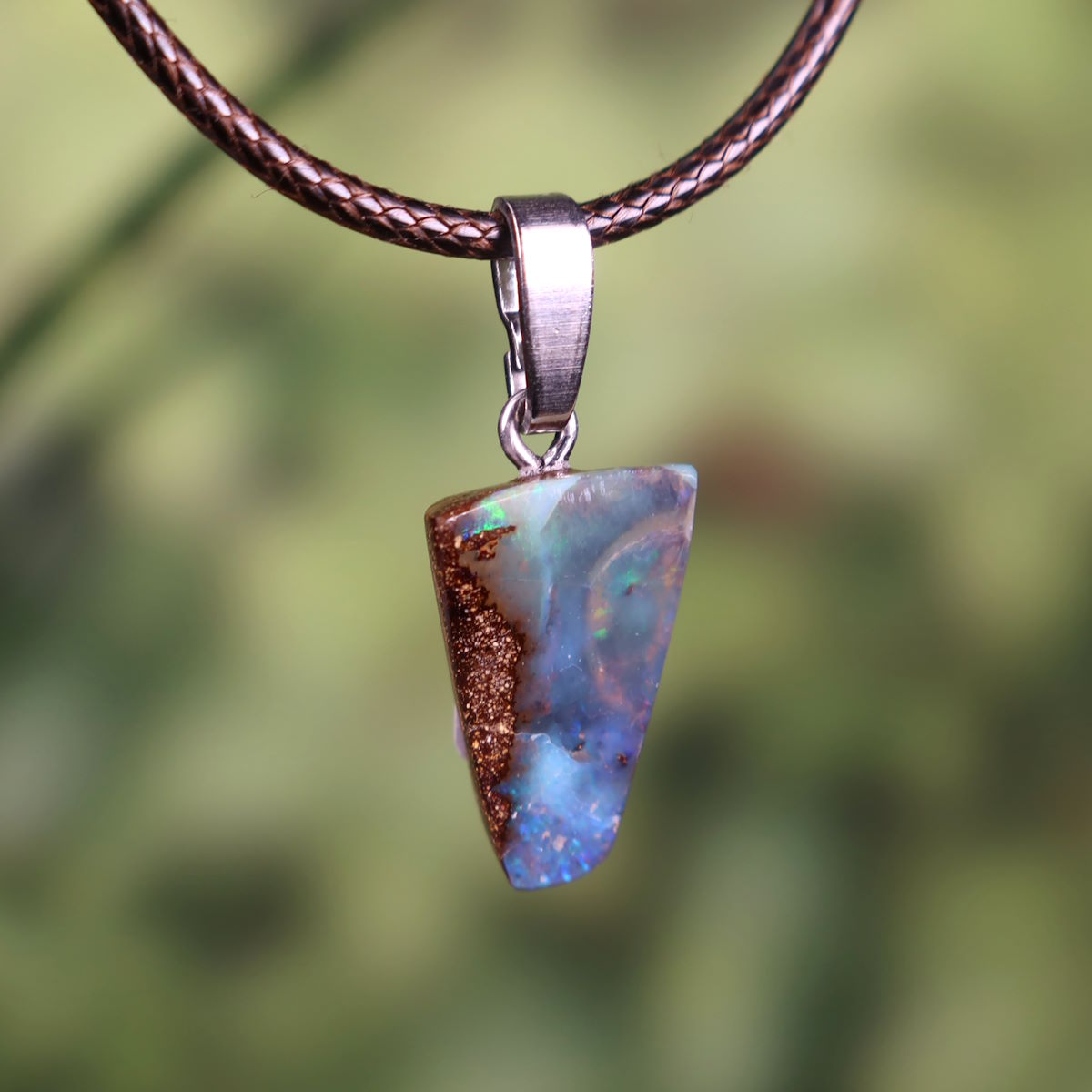 Boulder Opal Anhänger - Unikat Nr. 314 - Handgeschliffen - Echter Edelstein mit massiver Silberschlaufe - Größe 20x12mm - Freude und Leichtigkeit