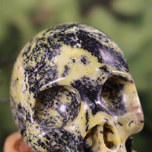 Handcrafted natural stone crystal skull with unique patterns, 10x8 cm, perfect collectible piece. Buy at Steinwelten.